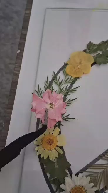 Floating Frame Pressed Floral Class - July 11th - 12 p.m.